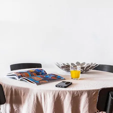 Apartment Plum Guide - The Anchor Lisbon