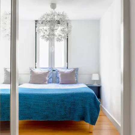 Plum Guide - The Anchor Apartment Lisbon