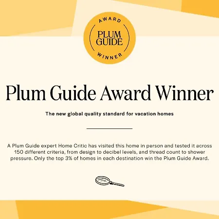 Plum Guide - The Anchor Apartment Lisbon